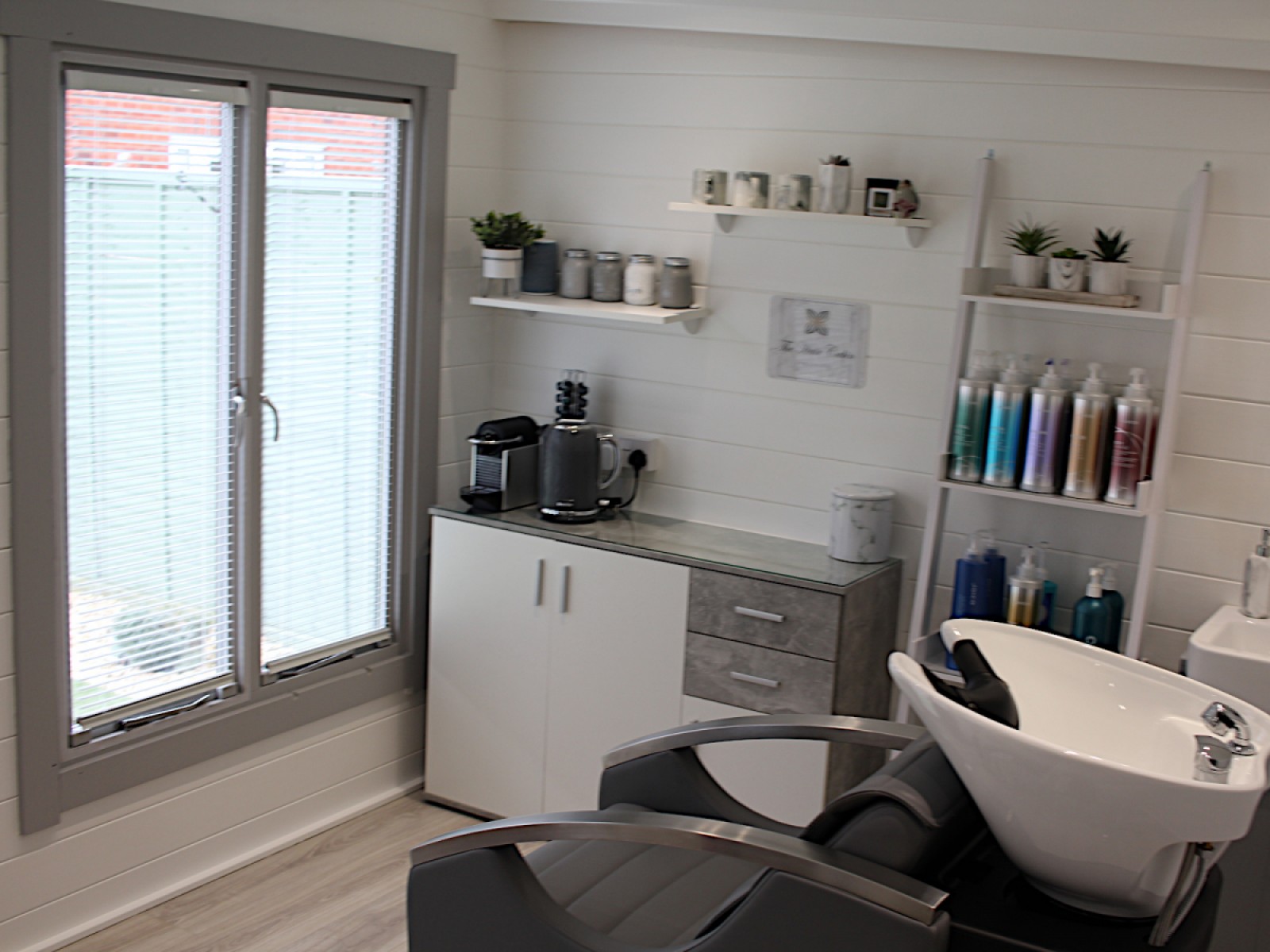 1624972421_Lillevilla 342 Internal (Salon).jpg