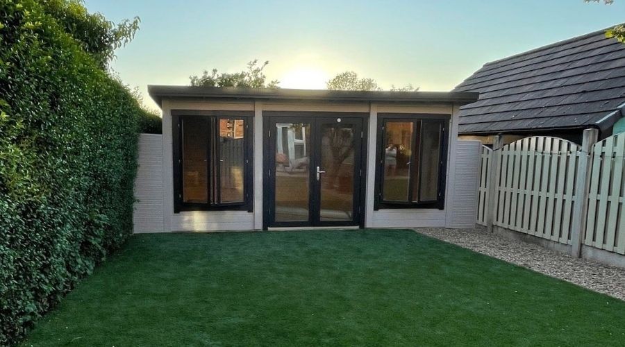 A_cabin_to_relax_in-image-1